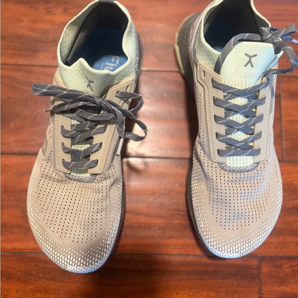 Flux Light Gray Athletic Running Shoes for Men - Picture 3 of 12